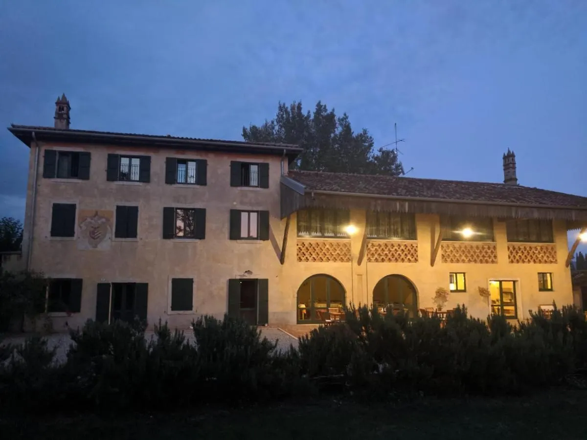 Domus Cariana Vila San Pietro in Cariano 0*,  Itália